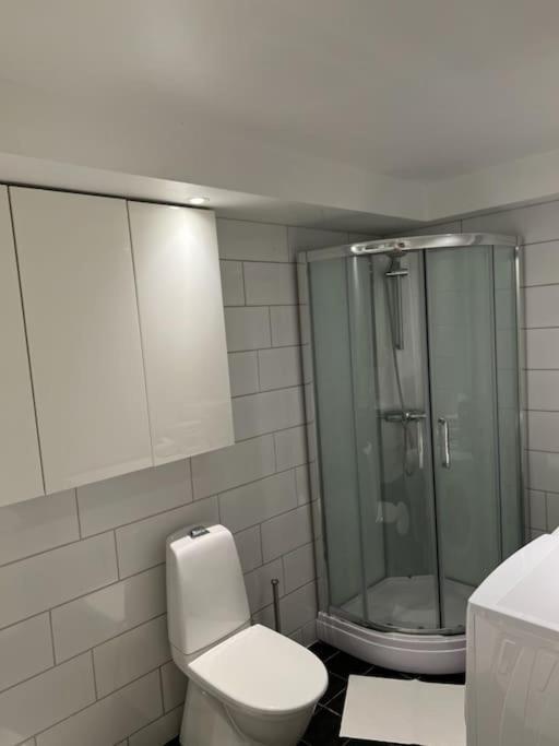 Sentral 4-Roms Leilighet I Trollbakken Tromsø Buitenkant foto