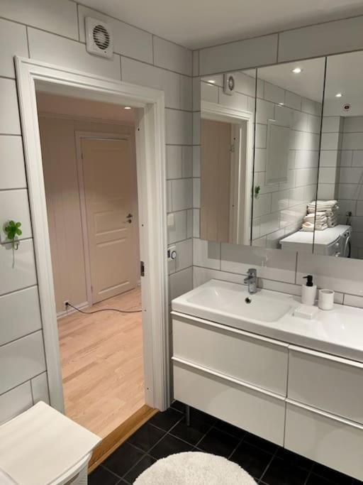 Sentral 4-Roms Leilighet I Trollbakken Tromsø Buitenkant foto