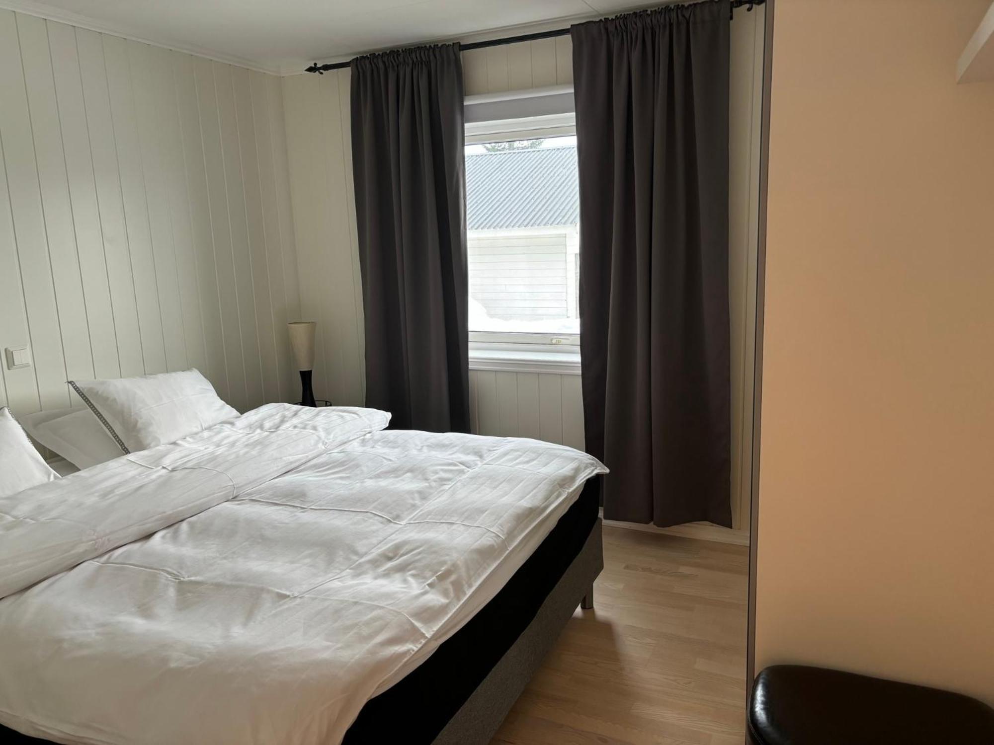 Sentral 4-Roms Leilighet I Trollbakken Tromsø Buitenkant foto