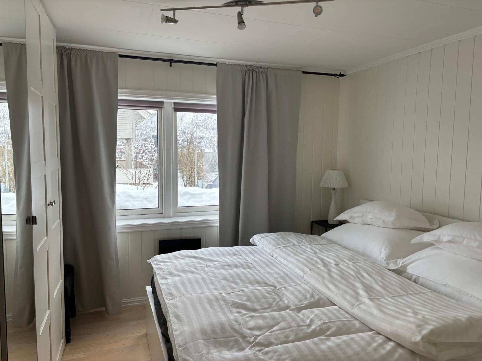 Sentral 4-Roms Leilighet I Trollbakken Tromsø Buitenkant foto