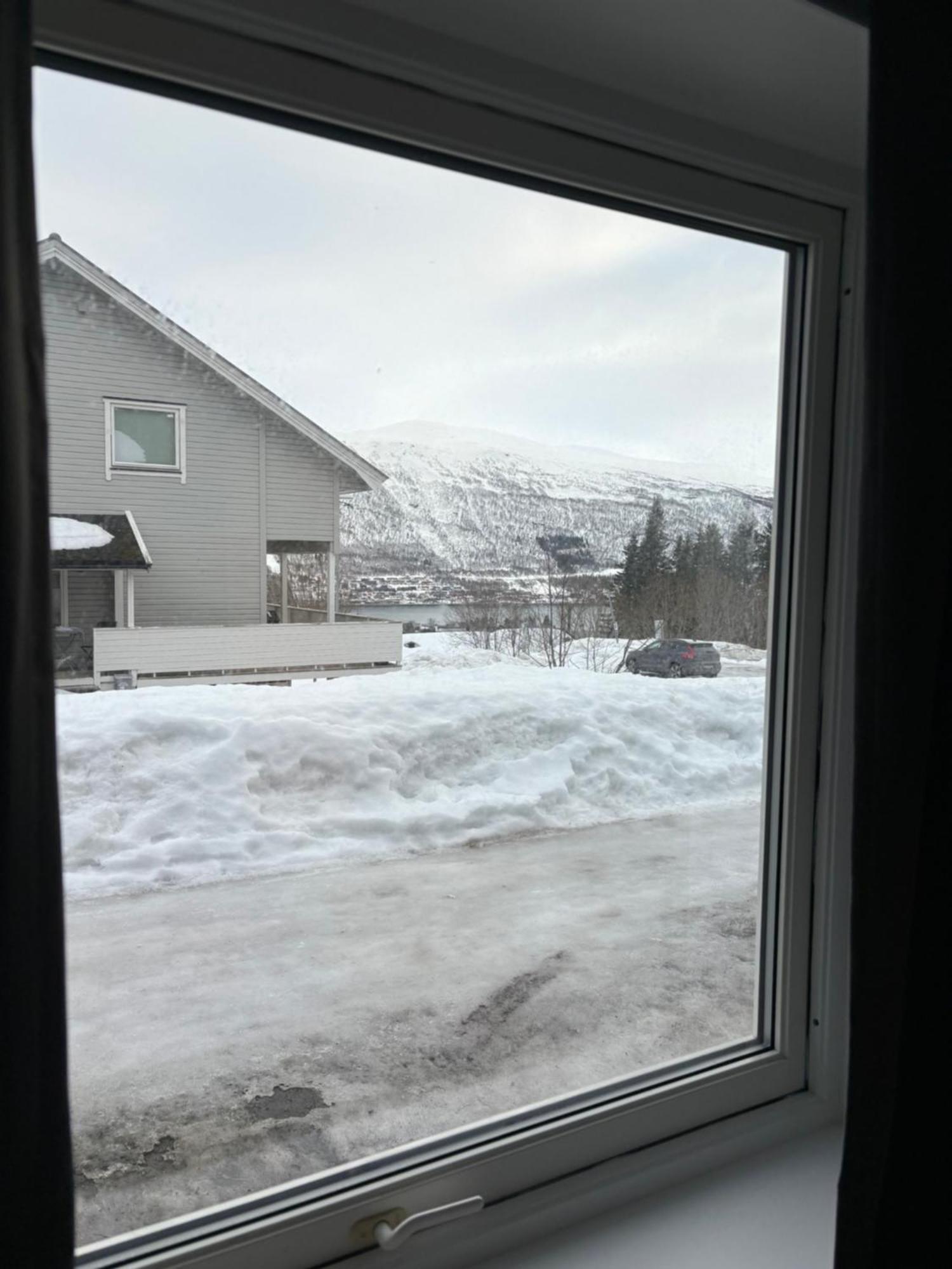 Sentral 4-Roms Leilighet I Trollbakken Tromsø Buitenkant foto